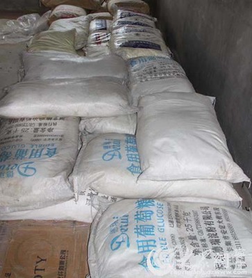 食品制假售假黑窩點3種原料造出30種產(chǎn)品 包裝材料